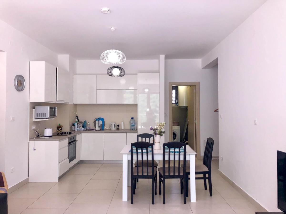 Lavender Bay Apartment D9 Donji Morinj Esterno foto
