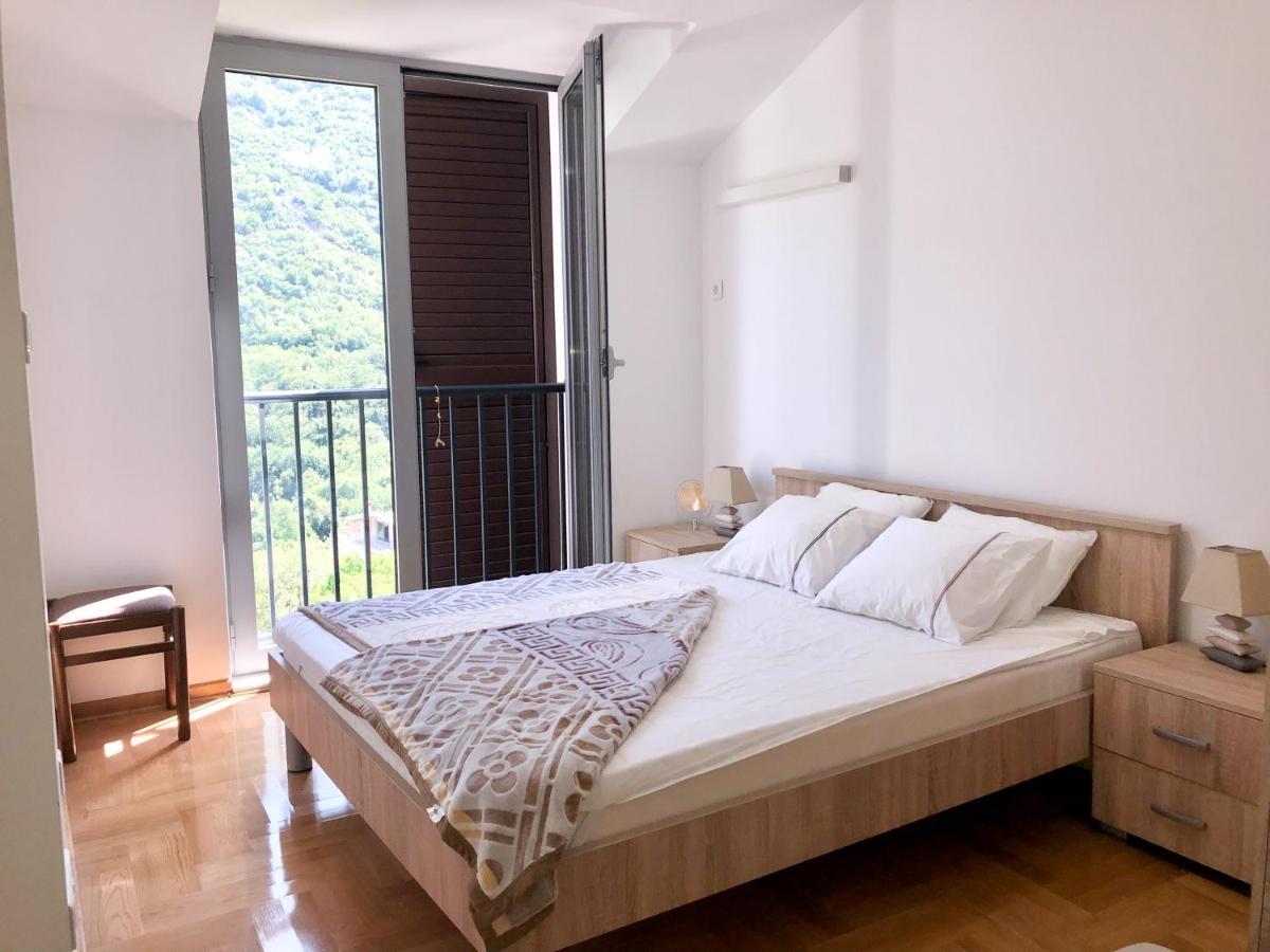 Lavender Bay Apartment D9 Donji Morinj Esterno foto